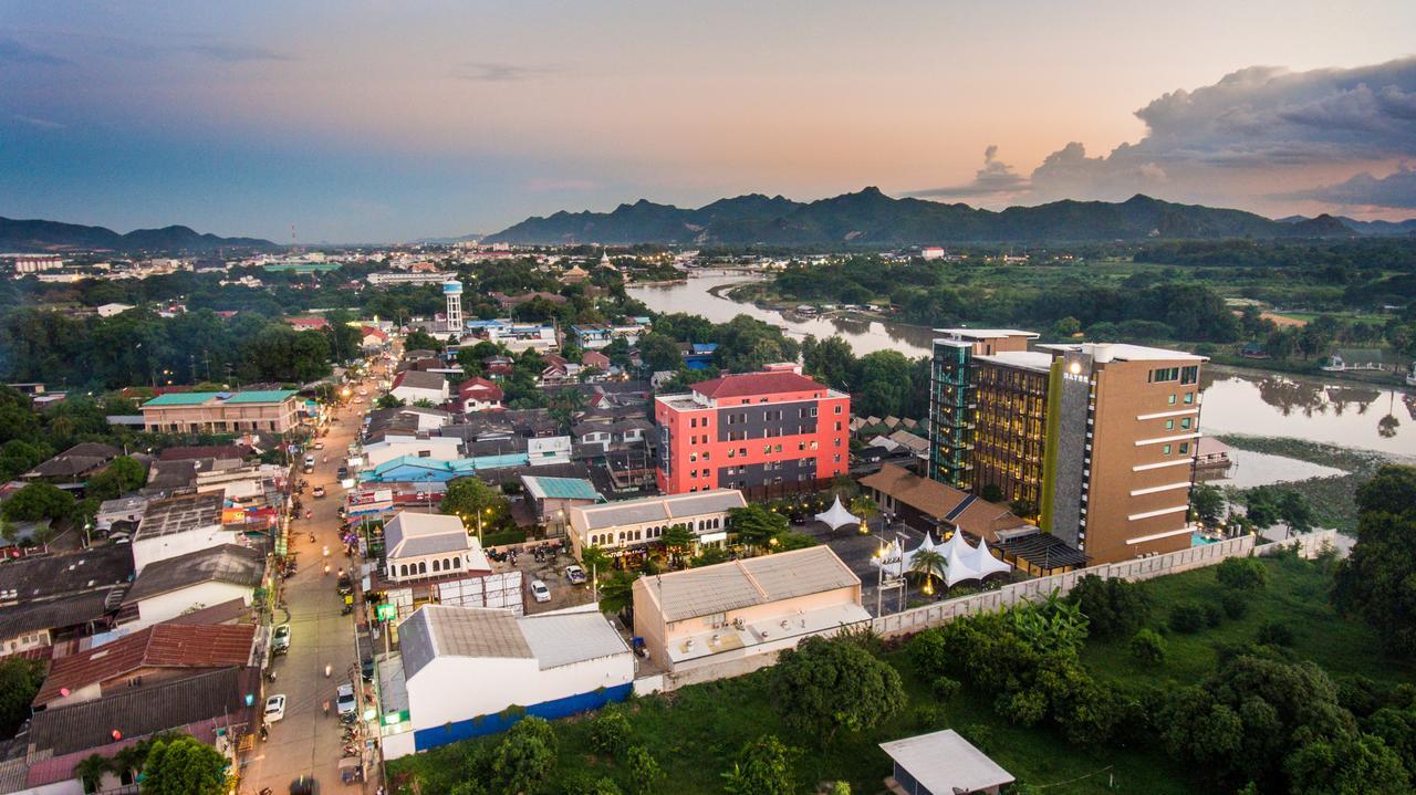 Natee The Riverfront Hotel Kanchanaburi Esterno foto